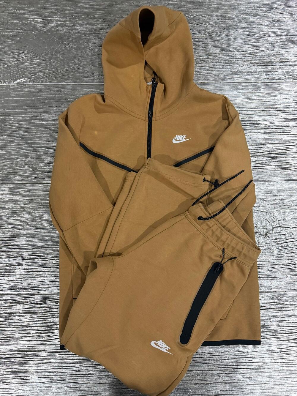Nike men’s size S Performance set